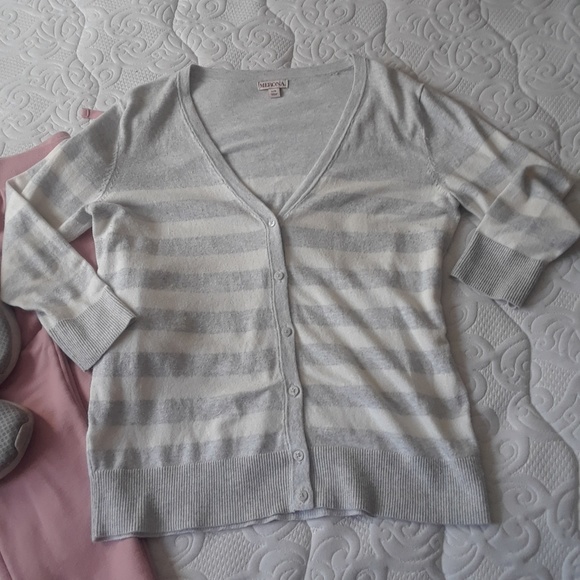 Grey and white striped sweater - Picture 2 of 5